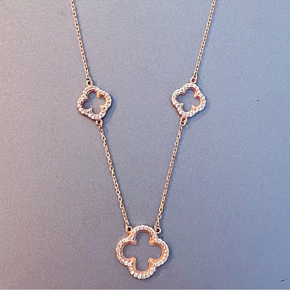 Elegant Rose Gold and Silver Clover Necklace - Picture 5 of 5